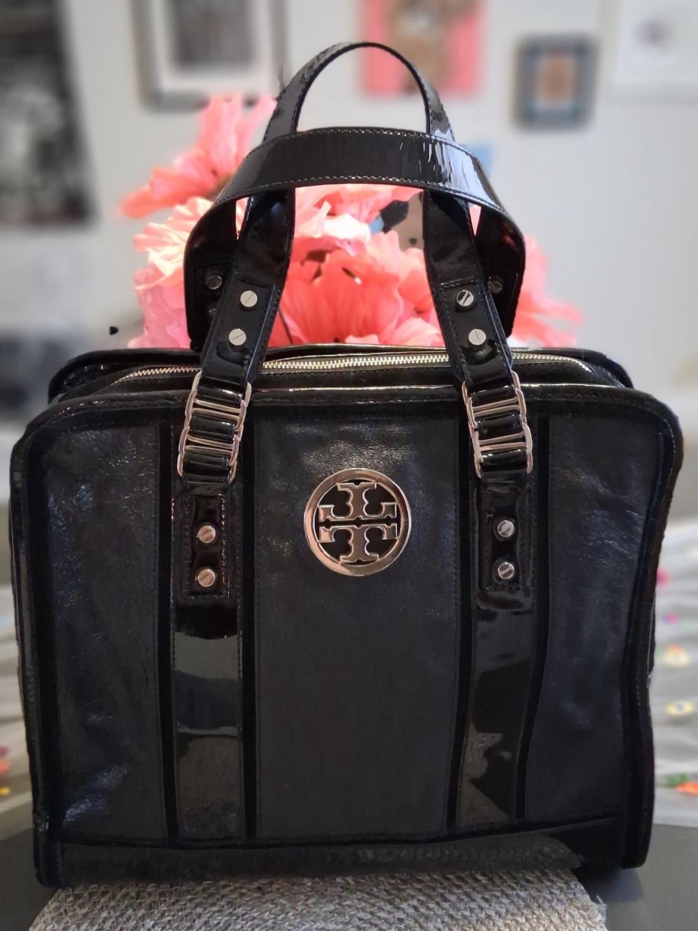 TORY BURCH VINTAGE TOTE BAG W/PATENT TRIM BLACK LEATHER